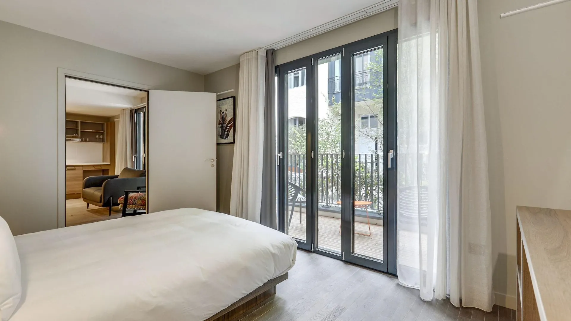 Mode - Arc De Triomphe 4*